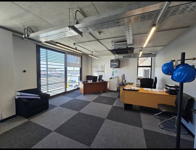 6,569M² WAREHOUSE TO LET IN BELLVILLE SOUTH INDUSTRIA